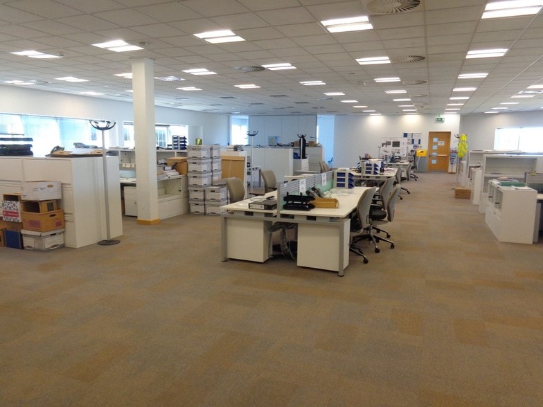 21 Woodhall, Holytown to rent - Interior Photo - Image 3 of 11