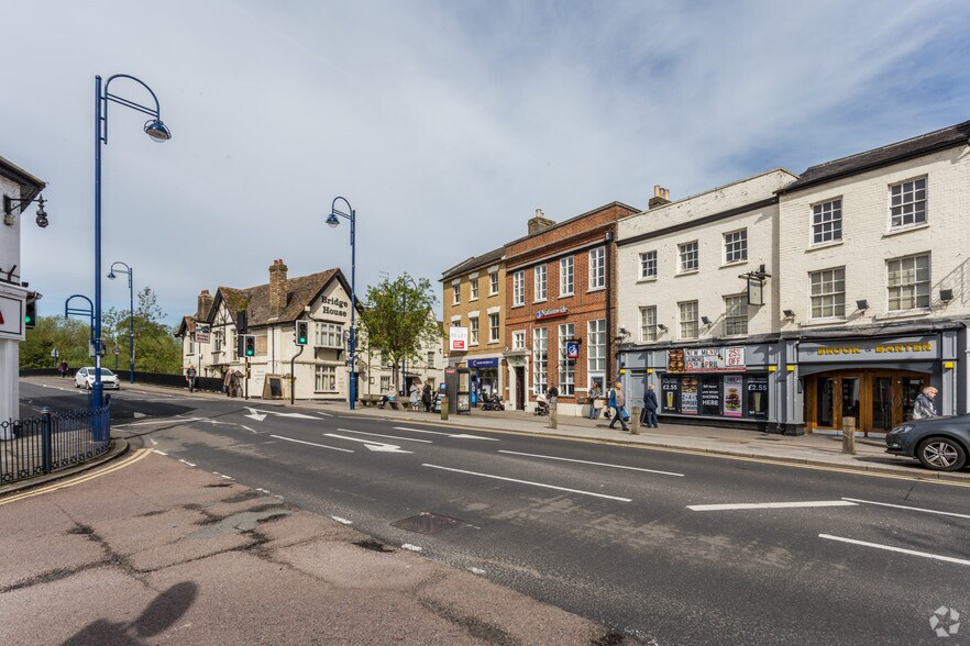 3-5 Market Sq, St Neots for rent - Primary Photo - Image 1 of 5