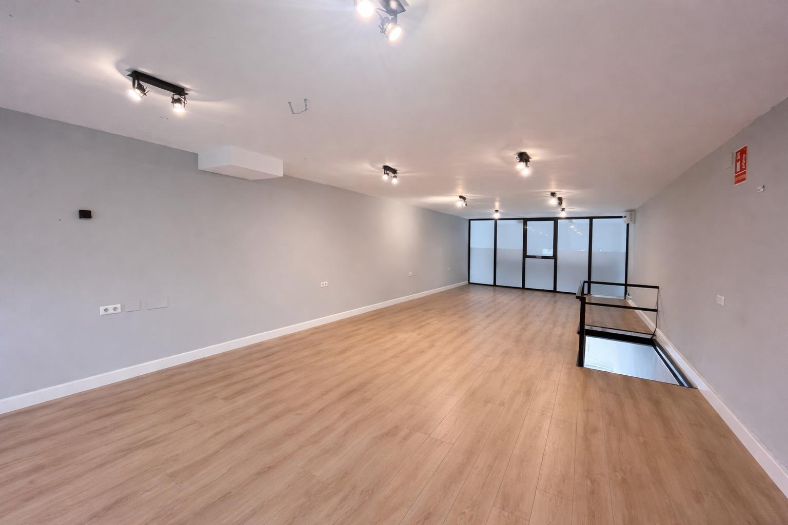 Retail in Málaga, Málaga to rent Interior Photo- Image 1 of 7