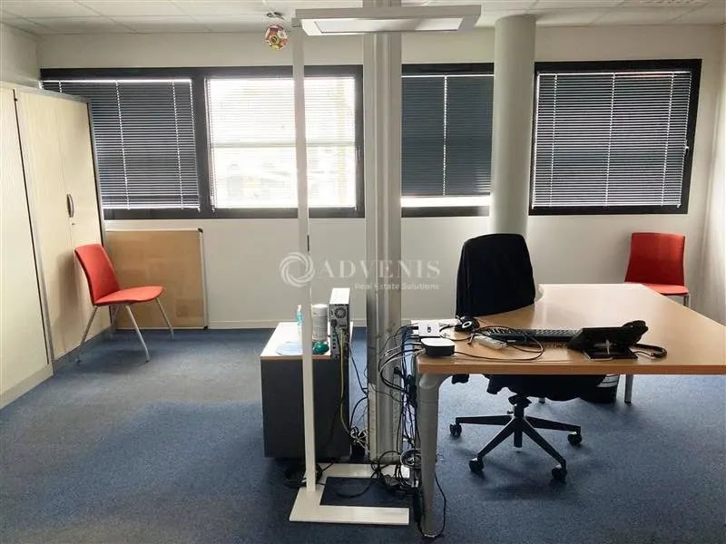 Location Bureaux 685 m² - Photo 1