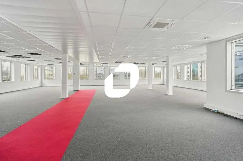 Office in Villepinte to rent Building Photo- Image 1 of 10