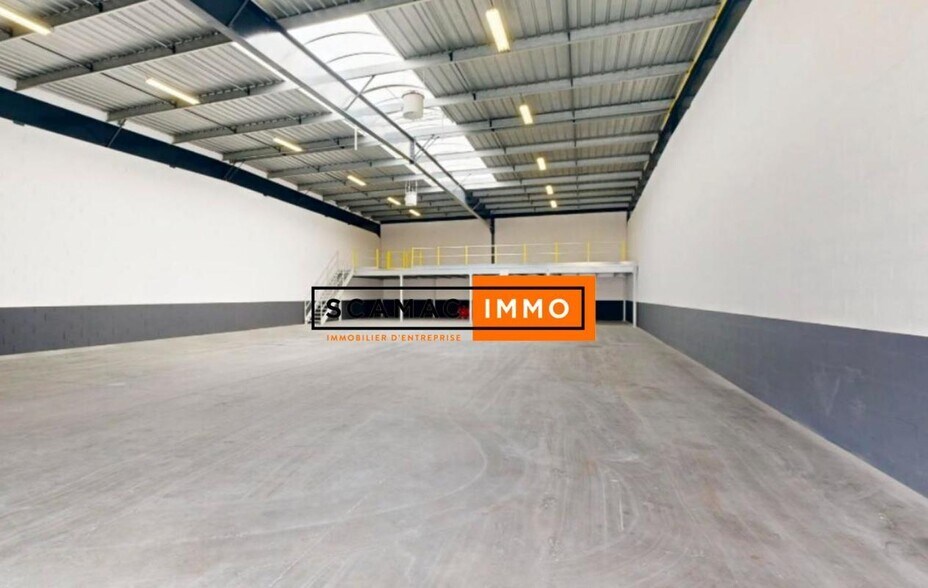 Industrial in Bezons to rent - Interior Photo - Image 2 of 9