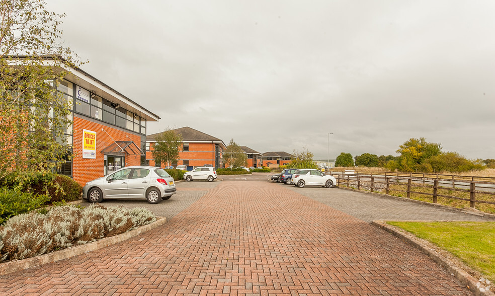 Clywedog Rd S, Wrexham to rent - Building Photo - Image 2 of 2