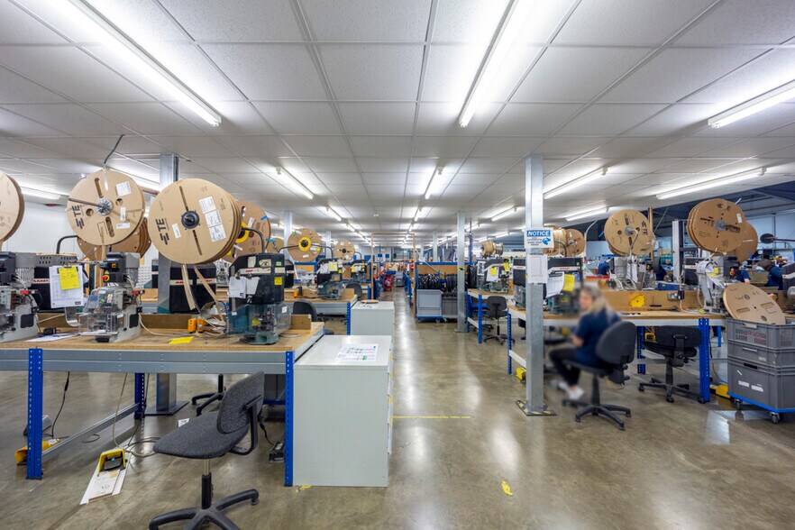 Marsh Ln, Boston for sale - Interior Photo - Image 2 of 47