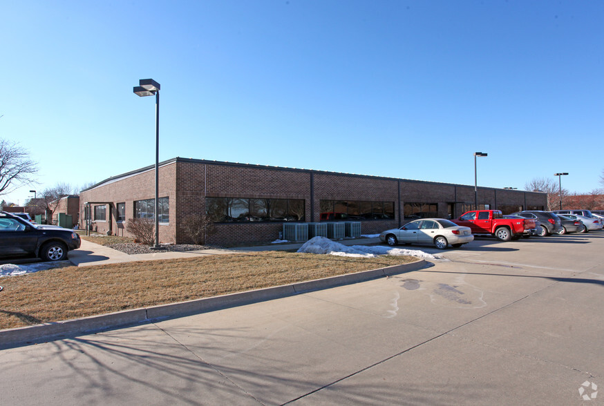 4201 Corporate Dr, West Des Moines, IA for rent - Building Photo - Image 2 of 13