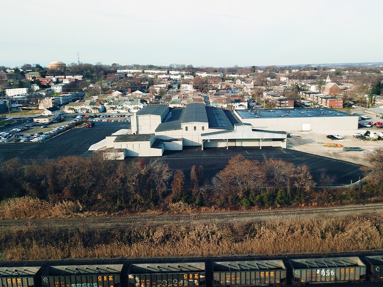 4101-4221 Curtis Ave, Baltimore, MD to rent - Building Photo - Image 3 of 7