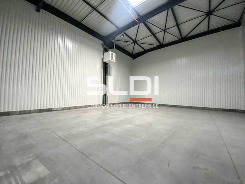 50 Rue Jean Zay, Saint-Priest to rent - Interior Photo - Image 2 of 7