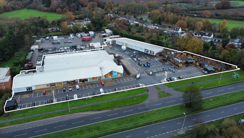 Albert Bygrave Retail Park portfolio of 3 properties for sale on LoopNet.co.uk - Building Photo - Image 1 of 5