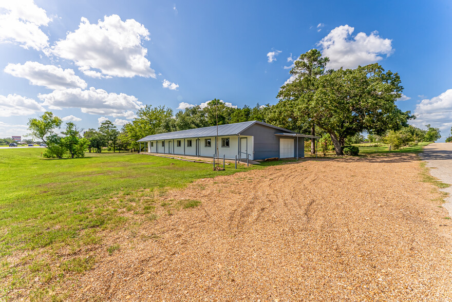 100 Alum Creek Rd, Smithville, TX for sale - Building Photo - Image 1 of 1