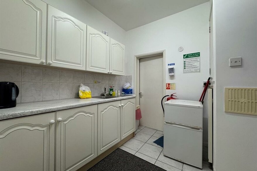 333 London Rd, Benfleet for sale - Interior Photo - Image 2 of 7