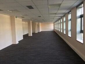 8 Rue Eugène Et Armand Peugeot, Rueil-Malmaison to rent Building Photo- Image 1 of 1