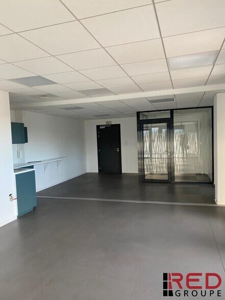 Office in Aubagne to rent - Interior Photo - Image 2 of 5