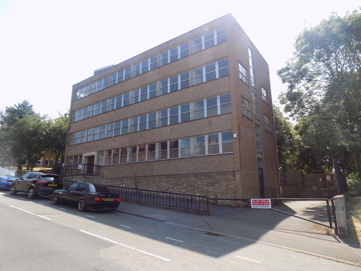 41 Meadow Rd, Kettering NN16 8TL UK