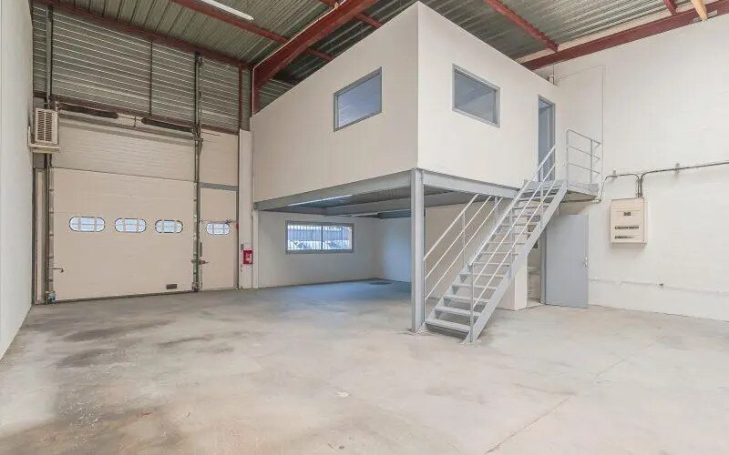 Light Industrial in Lisses to rent - Building Photo - Image 3 of 5