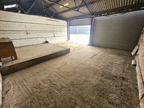 Woodhall Ln, Shenley to rent Interior Photo- Image 2 of 3