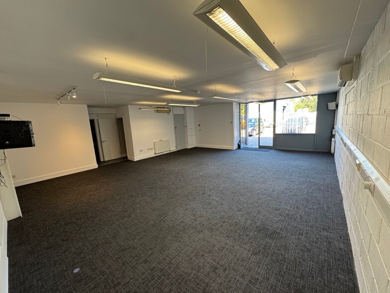 Grahame Park Way, London to rent - Building Photo - Image 2 of 7