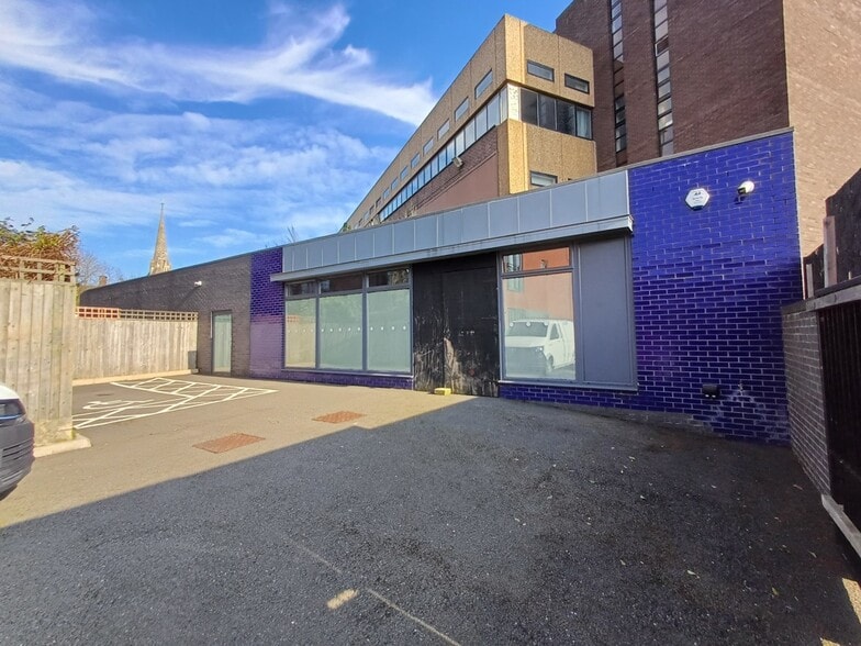 25 Watsons Rd, London for sale - Primary Photo - Image 1 of 5