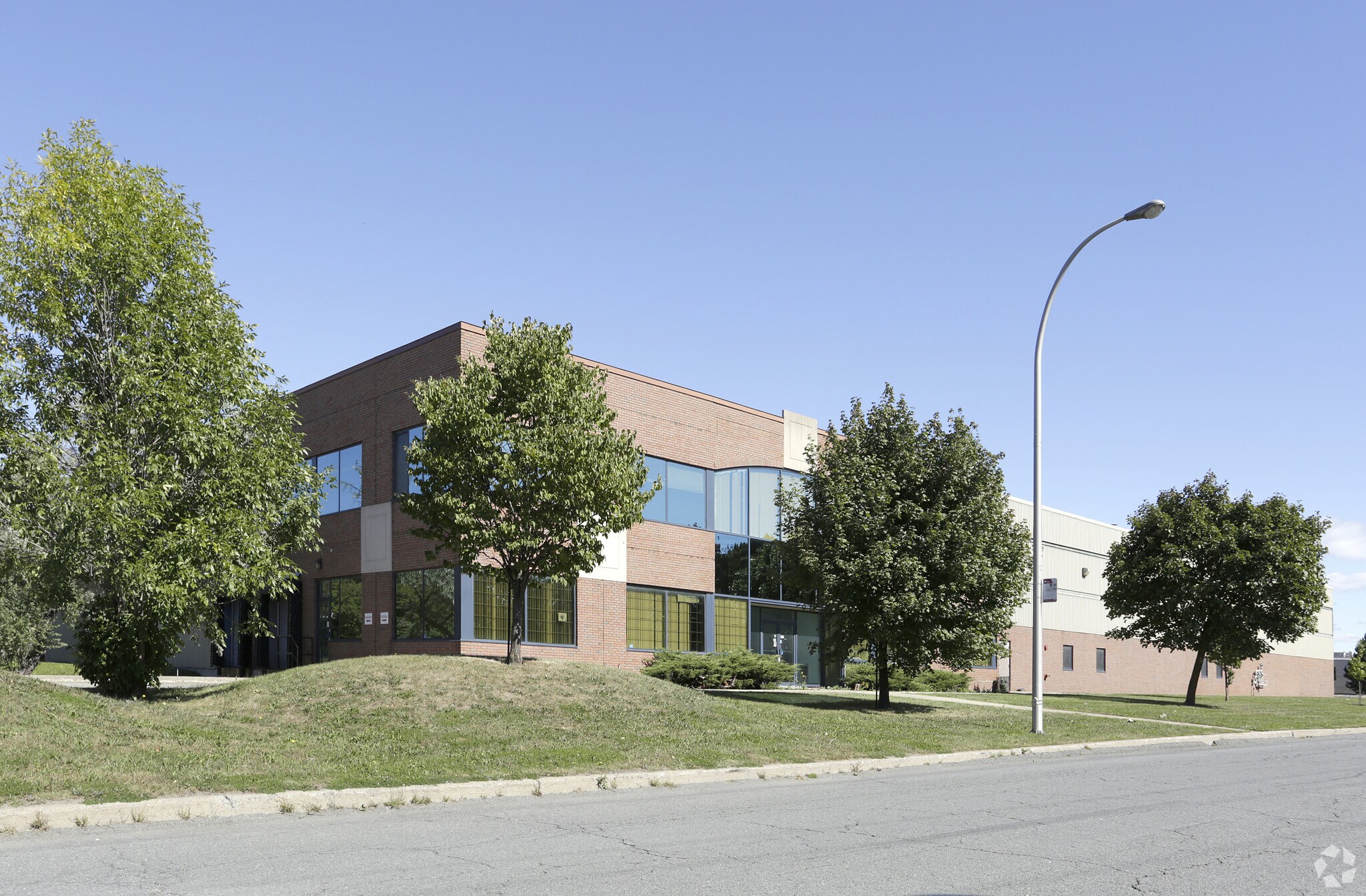 1315 Rue Gay-Lussac, Boucherville, QC to rent Primary Photo- Image 1 of 4