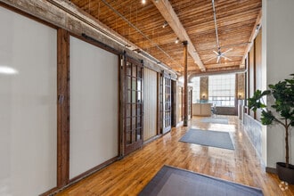 610 Elm St, McKinney, TX to rent Interior Photo- Image 1 of 2