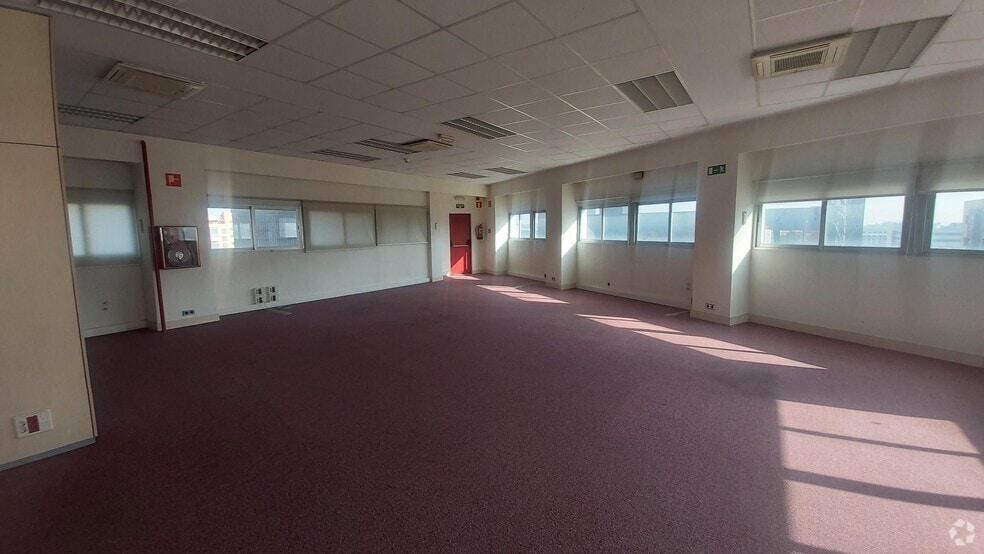 Office in Madrid, Madrid to rent - Building Photo - Image 2 of 9