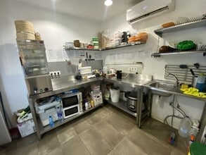 Retail in Barcelona, Barcelona to rent Interior Photo- Image 1 of 4