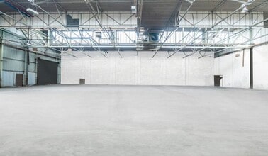 Unit D1 Triumph Business Park, Speke, Liverpool to rent Interior Photo- Image 1 of 2