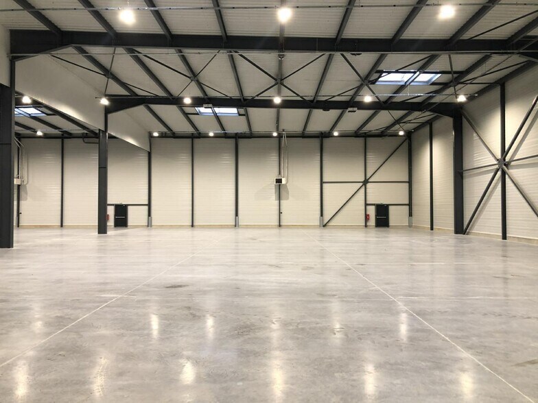 Office in Roissy-en-France to rent - Interior Photo - Image 2 of 6