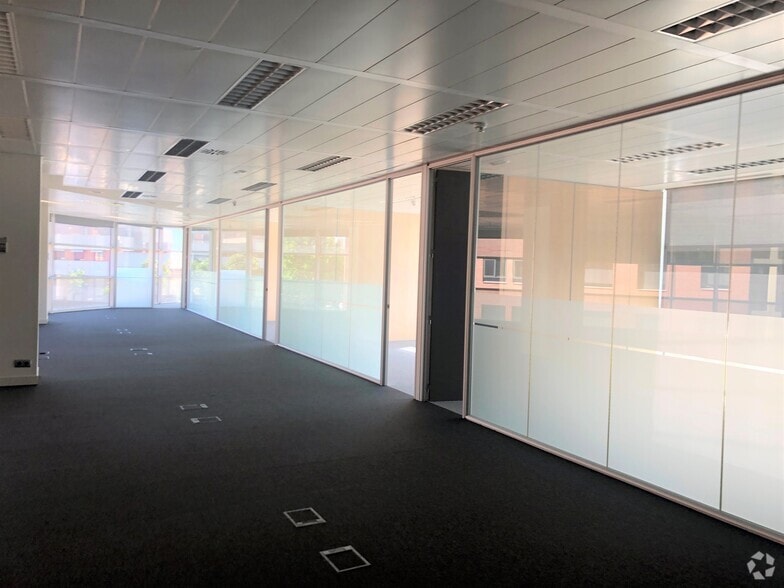 Calle de Anabel Segura, 10, Alcobendas, Madrid to rent - Building Photo - Image 3 of 14