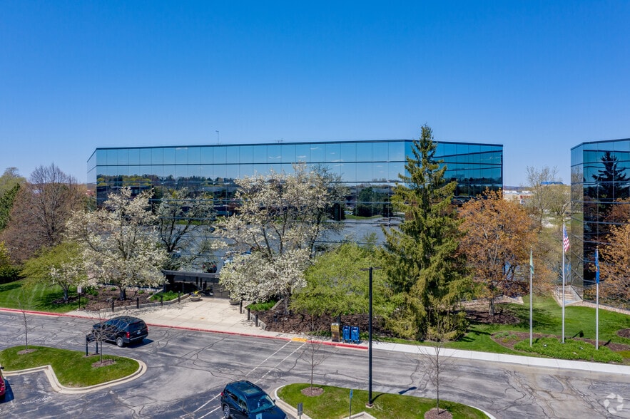 20975 Swenson Dr, Waukesha, WI to rent - Building Photo - Image 3 of 7