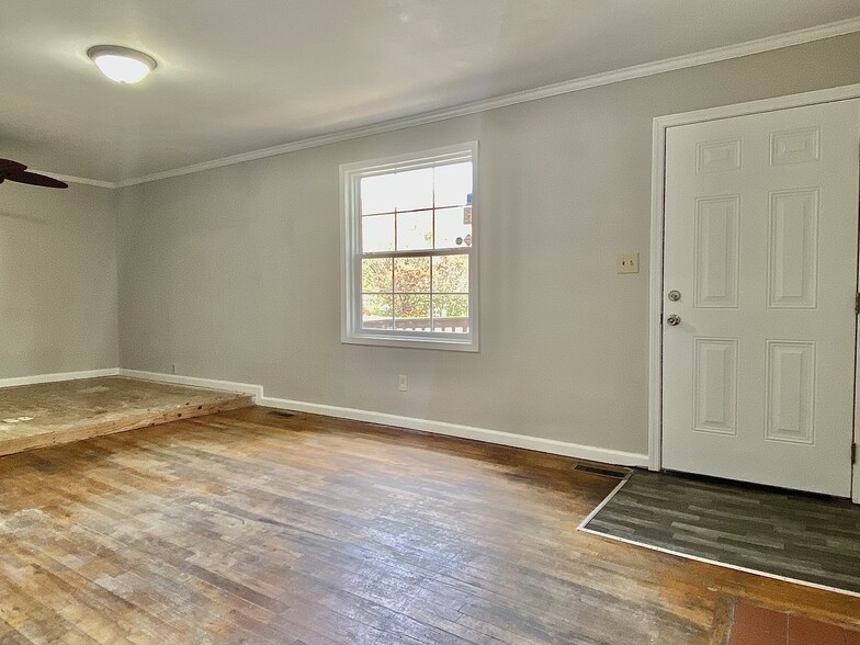 1515 Danielsville Rd, Athens, GA for sale - Interior Photo - Image 3 of 6