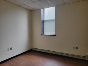 15 Ackerman Ave, Clifton, NJ to rent Interior Photo- Image 1 of 6