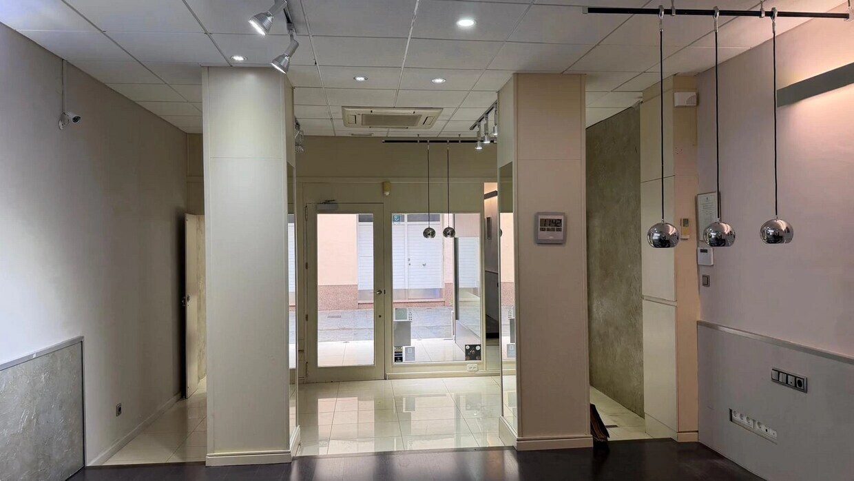 Retail in Badalona, Barcelona to rent Primary Photo- Image 1 of 3