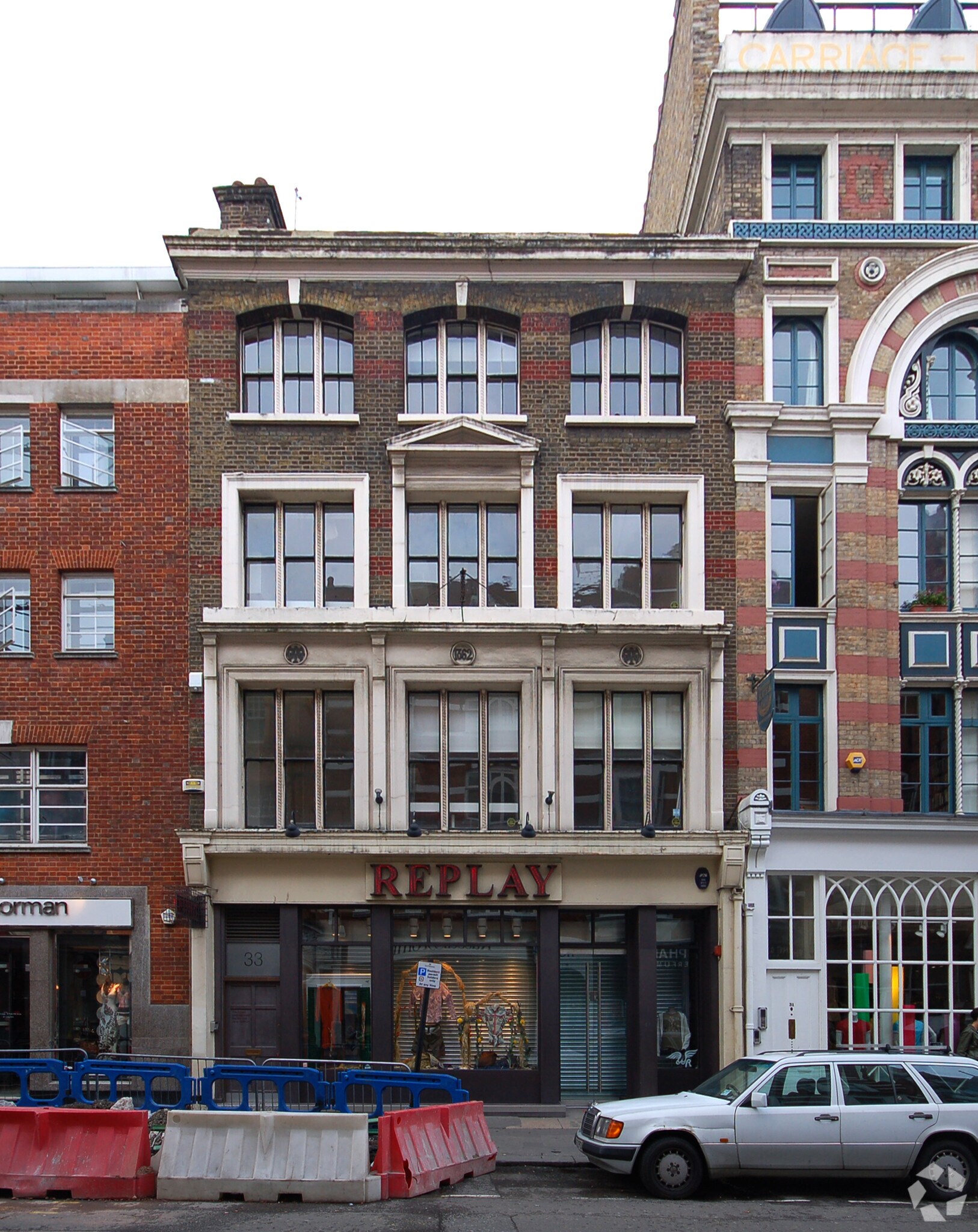 32-33 Long Acre, London for sale Primary Photo- Image 1 of 1