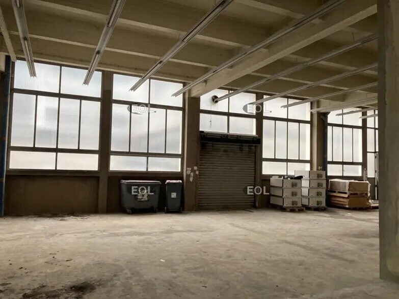 Industrial in Montrouge to rent - Interior Photo - Image 3 of 5