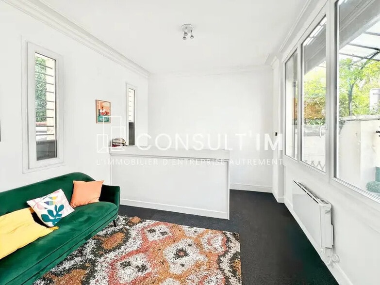 Office in Asnières-sur-Seine to rent - Interior Photo - Image 2 of 7