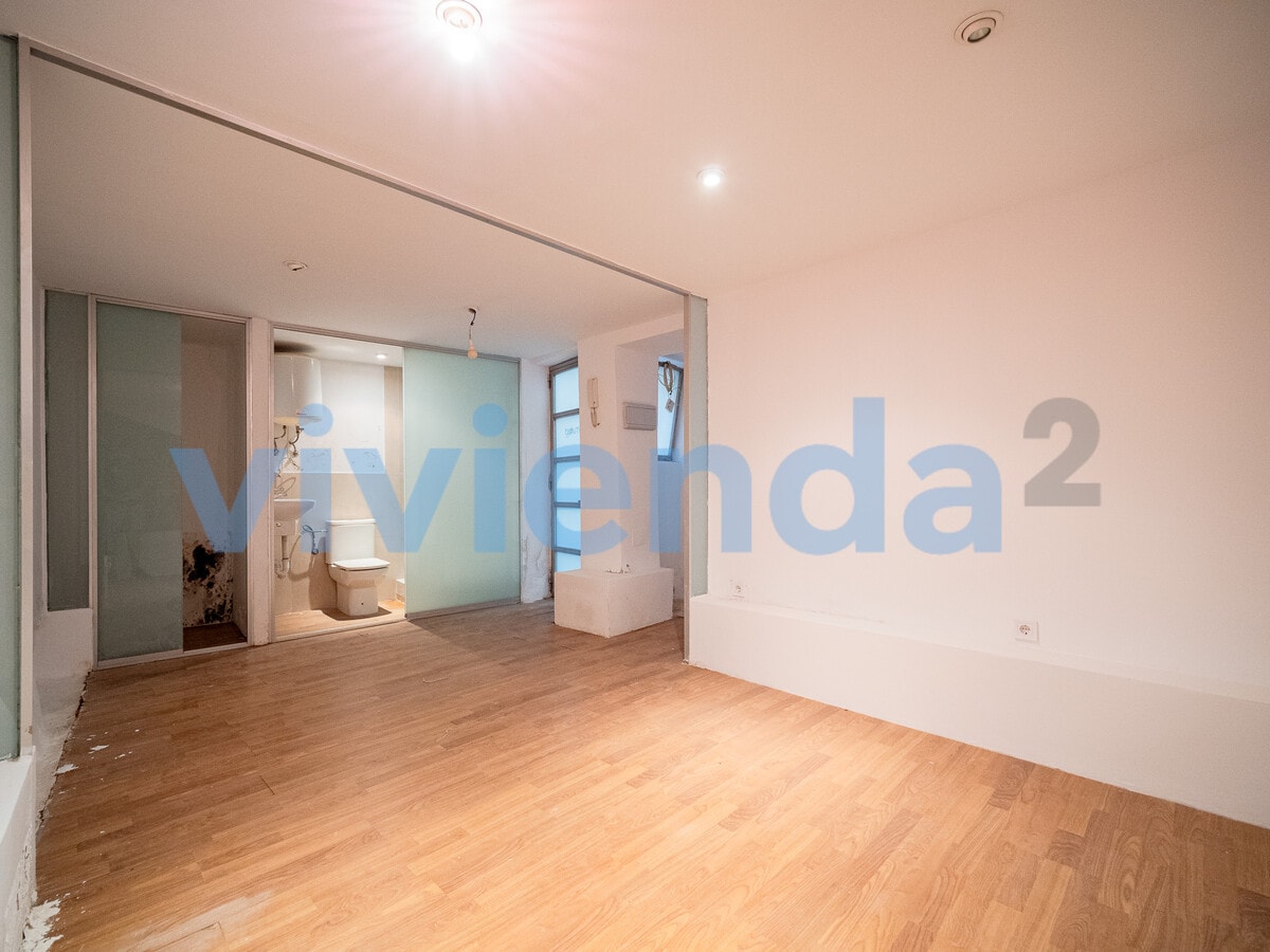 Madrid, MAD 28014 - Unit 01 - - Interior Photo - Image 2 of 8