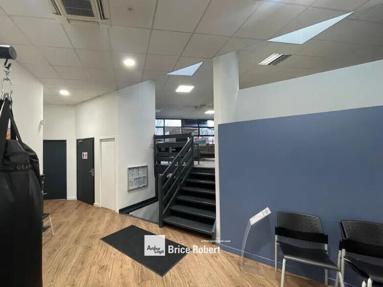30 Rue Du 35eme Regiment D'Aviation, Bron to rent - Interior Photo - Image 2 of 6