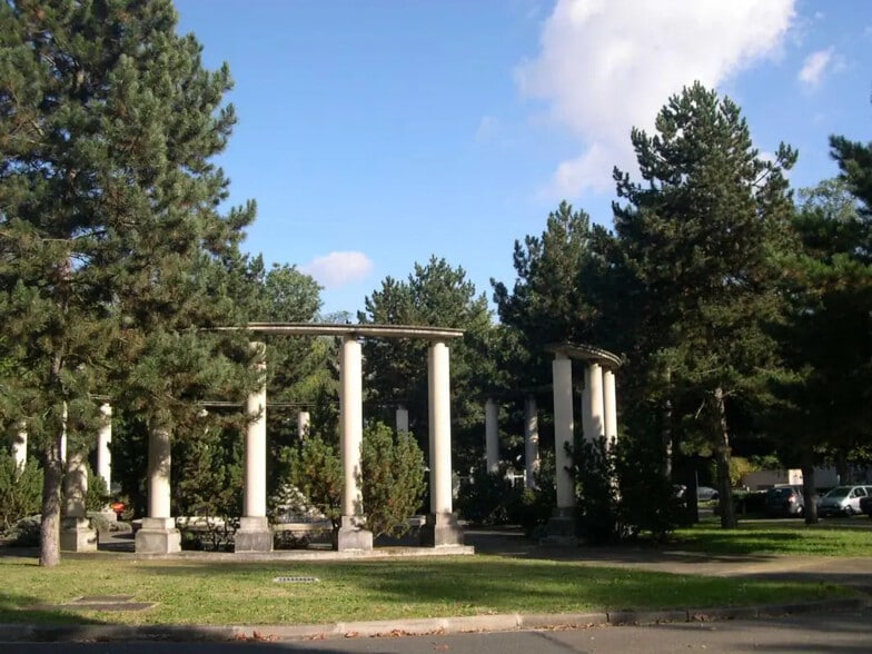 10 Rue Rosa Luxemburg, Éragny to rent - Building Photo - Image 2 of 11