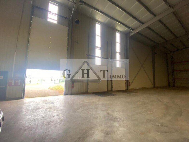 Industrial in Vaux-le-Pénil for sale - Interior Photo - Image 3 of 12