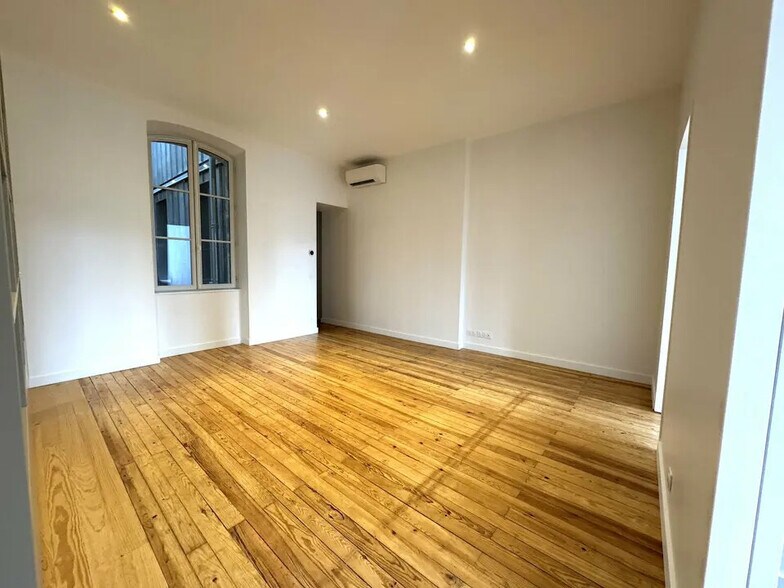 Office in Bordeaux to rent - Interior Photo - Image 3 of 9