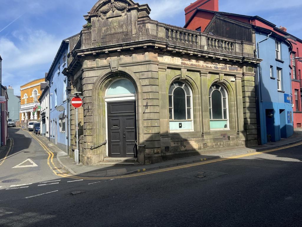 76 Rhosmaen St, Llandeilo for sale Primary Photo- Image 1 of 9