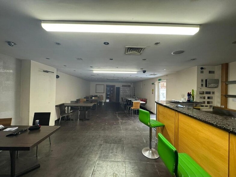 88 High St, Southall to rent - Building Photo - Image 3 of 6