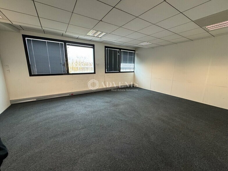 Office in Chelles to rent - Interior Photo - Image 2 of 6