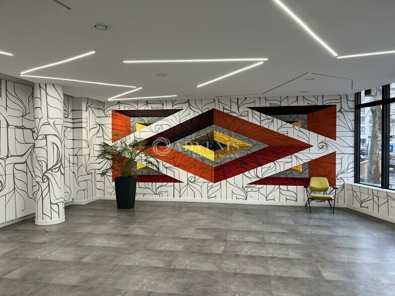Office in Montrouge to rent - Interior Photo - Image 2 of 7