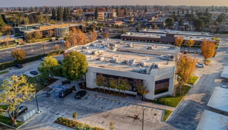 5329 Office Center Ct, Bakersfield, CA for rent - Building Photo - Image 1 of 8