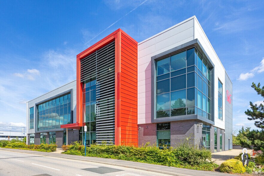 16 Europa View, Sheffield to rent - Building Photo - Image 1 of 3