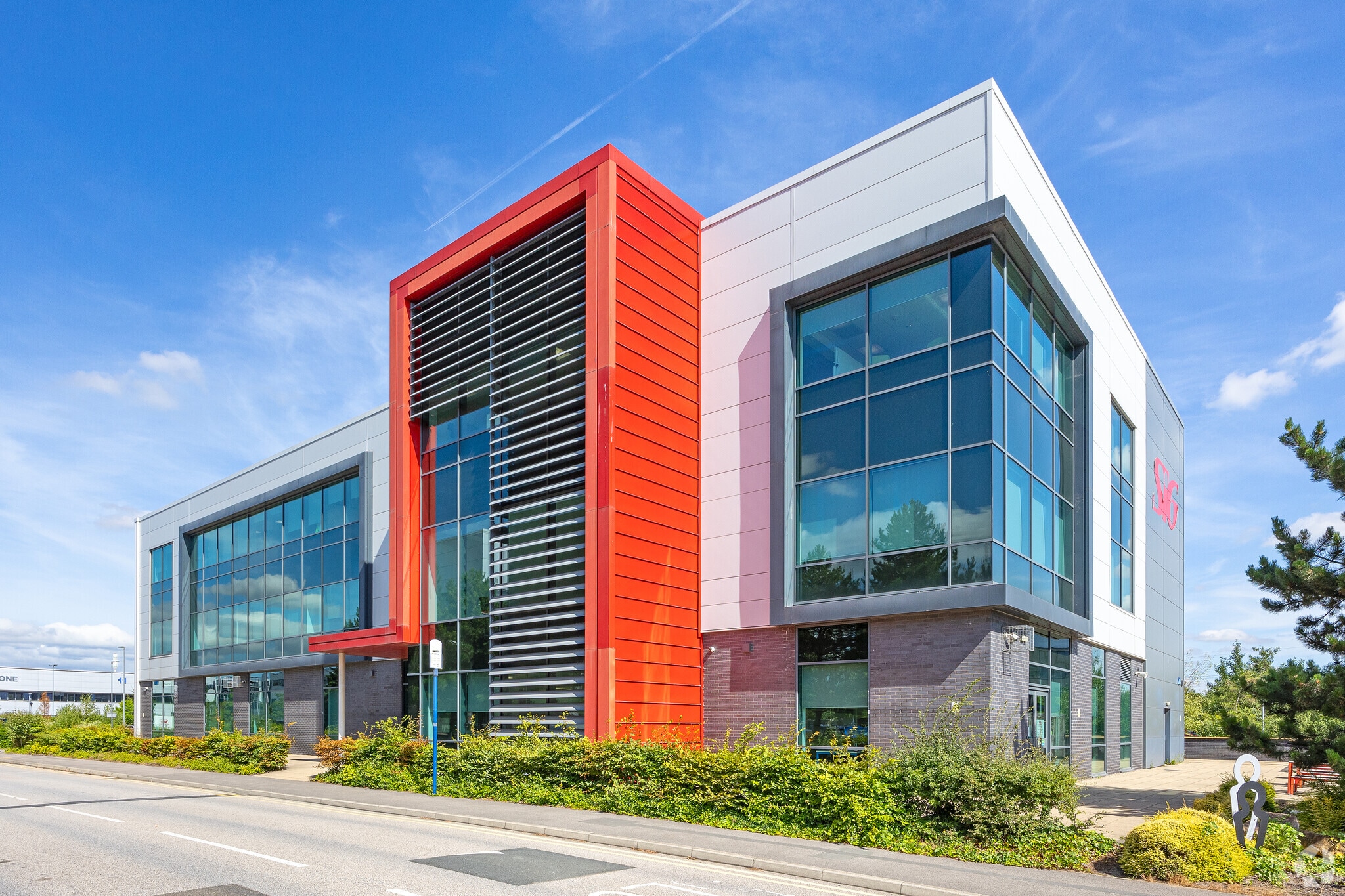 16 Europa View, Sheffield to rent Building Photo- Image 1 of 4