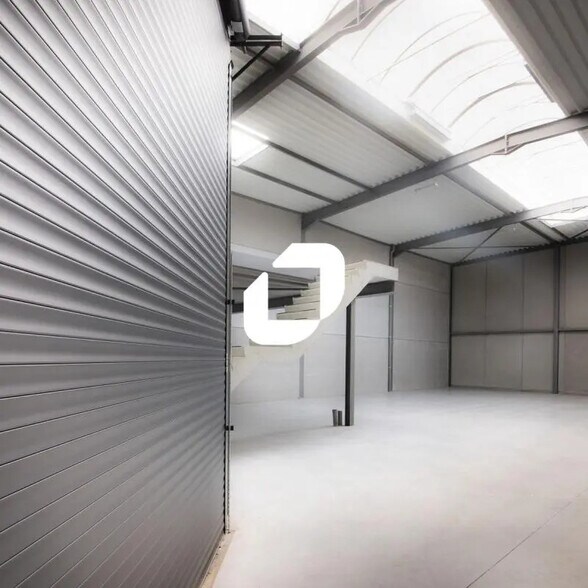 Office in Loos to rent - Interior Photo - Image 2 of 4