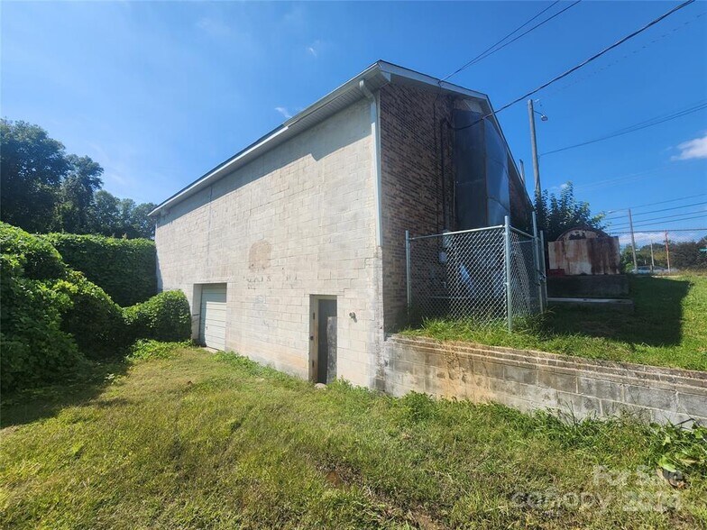 2003 W Franklin St, Gastonia, NC for sale - Building Photo - Image 2 of 4