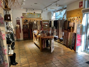 Retail in Barcelona, Barcelona to rent Interior Photo- Image 2 of 6